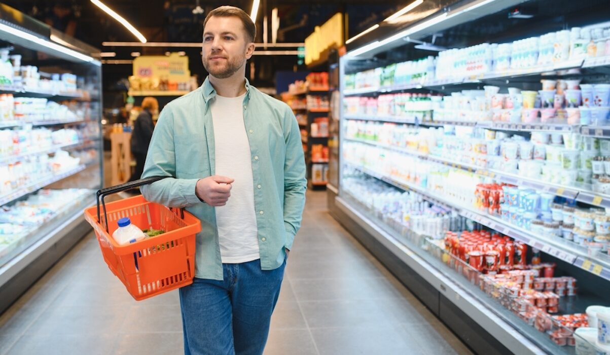 Supermarketi poeriiulid ja toodete valik kaupluses